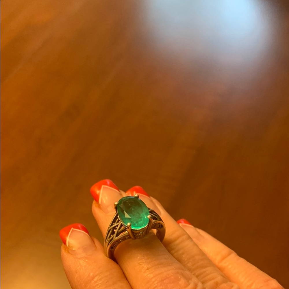 Genuine Crome diopside ring. I believed it’s a size 7. Sterling silver.